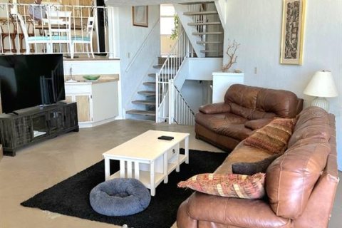 Condo in New Smyrna Beach, Florida, 3 bedrooms № 2226869 - photo 9