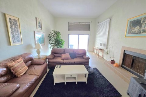 Condo in New Smyrna Beach, Florida, 3 bedrooms № 2226869 - photo 13