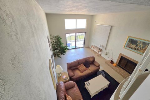Condo in New Smyrna Beach, Florida, 3 bedrooms № 2226869 - photo 18