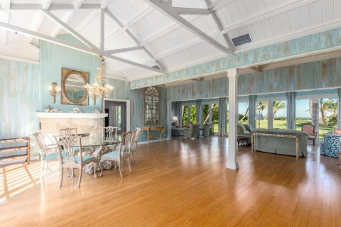 House in Hobe Sound, Florida 3 bedrooms, 270.72 sq.m. № 2177690 - photo 8