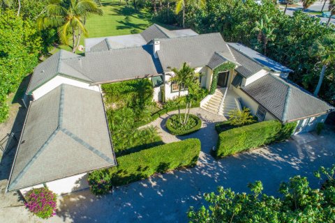 House in Hobe Sound, Florida 3 bedrooms, 270.72 sq.m. № 2177690 - photo 5