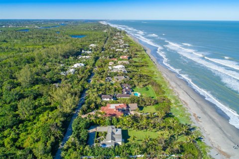 House in Hobe Sound, Florida 3 bedrooms, 270.72 sq.m. № 2177690