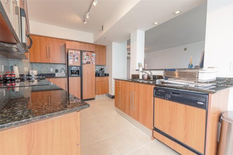 Снять в аренду кондоминиум в Майами, Флорида 3 спальни, 166.48м2, № 2145799 - фото 8