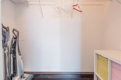 Снять в аренду кондоминиум в Майами, Флорида 3 спальни, 166.48м2, № 2145799 - фото 22