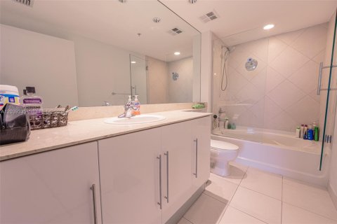 Снять в аренду кондоминиум в Майами, Флорида 3 спальни, 166.48м2, № 2145799 - фото 16