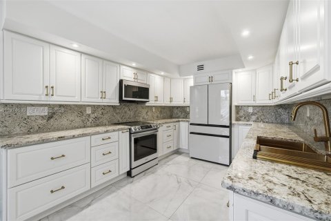 Adosado en venta en Aventura, Florida, 4 dormitorios, 232.07 m2 № 2036041 - foto 18