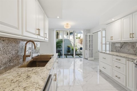 Adosado en venta en Aventura, Florida, 4 dormitorios, 232.07 m2 № 2036041 - foto 16