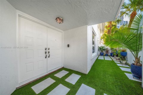 Adosado en venta en Aventura, Florida, 4 dormitorios, 232.07 m2 № 2036041 - foto 3