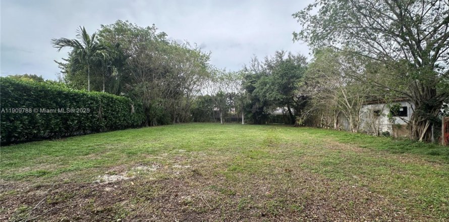 Terreno en Miami Shores, Florida № 2013105