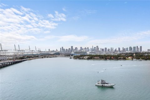 Condominio en alquiler en Miami Beach, Florida, 2 dormitorios, 98.29 m2 № 1982449 - foto 18