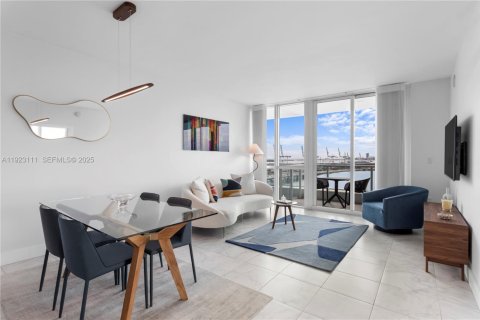 Condominio en alquiler en Miami Beach, Florida, 2 dormitorios, 98.29 m2 № 1982449 - foto 2