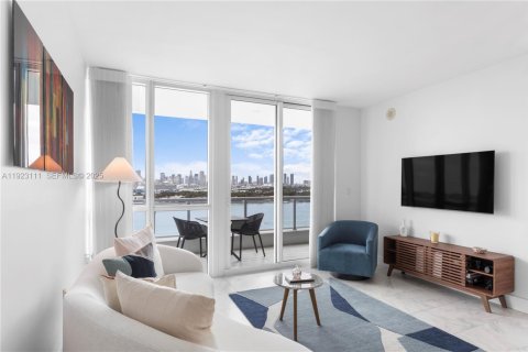 Condominio en alquiler en Miami Beach, Florida, 2 dormitorios, 98.29 m2 № 1982449 - foto 1