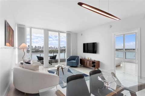 Condominio en alquiler en Miami Beach, Florida, 2 dormitorios, 98.29 m2 № 1982449 - foto 3