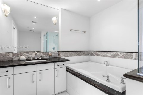 Condominio en alquiler en Miami Beach, Florida, 2 dormitorios, 98.29 m2 № 1982449 - foto 12