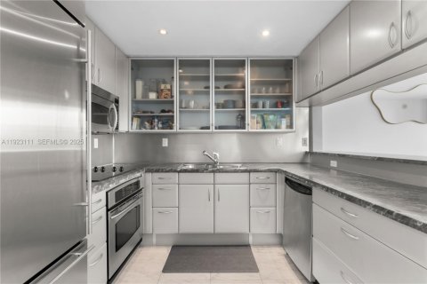 Condominio en alquiler en Miami Beach, Florida, 2 dormitorios, 98.29 m2 № 1982449 - foto 6
