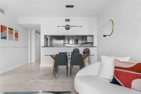 Condominio en alquiler en Miami Beach, Florida, 2 dormitorios, 98.29 m2 № 1982449 - foto 4