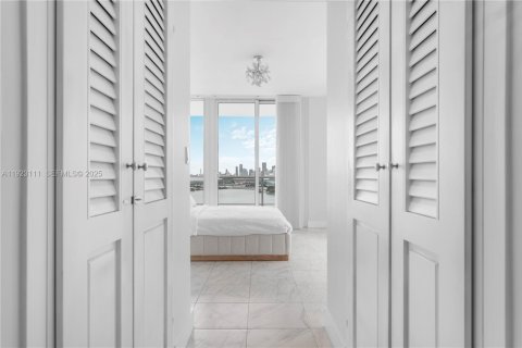 Condominio en alquiler en Miami Beach, Florida, 2 dormitorios, 98.29 m2 № 1982449 - foto 13