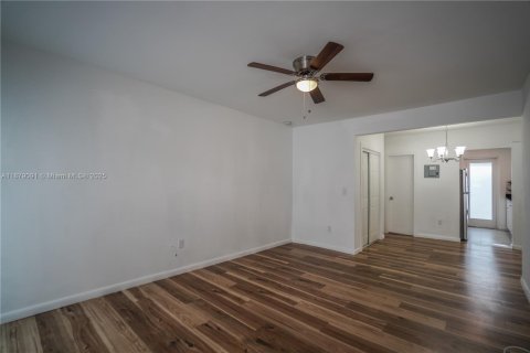 Apartamento en alquiler en Miami Beach, Florida, 41.81 m2 № 1922157 - foto 2