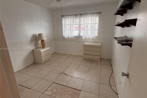 Condo in Hollywood, Florida, 2 bedrooms  № 1403022 - photo 13