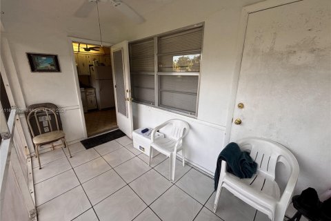 Condo in Hollywood, Florida, 2 bedrooms  № 1403022 - photo 5