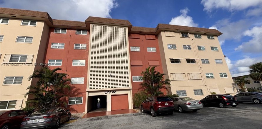 Condo in Hollywood, Florida, 2 bedrooms № 1403022