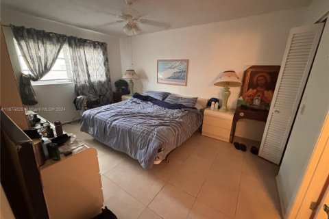 Condo in Hollywood, Florida, 2 bedrooms  № 1403022 - photo 10