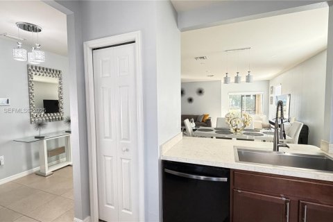 Casa en venta en Lehigh Acres, Florida, 3 dormitorios № 1993854 - foto 12