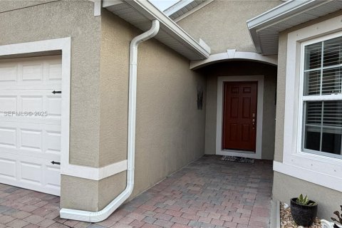 Casa en venta en Lehigh Acres, Florida, 3 dormitorios № 1993854 - foto 4