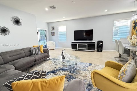 Casa en venta en Lehigh Acres, Florida, 3 dormitorios № 1993854 - foto 1