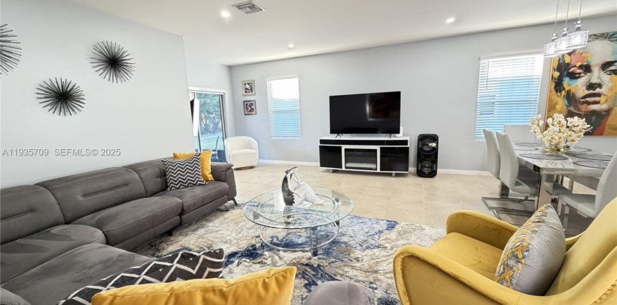 Casa en Lehigh Acres, Florida 3 dormitorios № 1993854