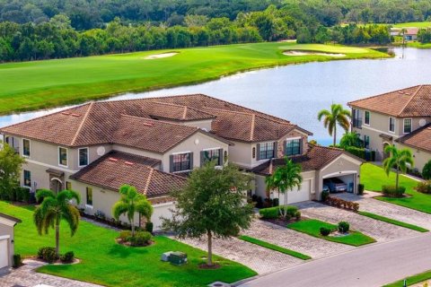 Villa ou maison à louer à Bradenton, Floride: 3 chambres, 165.92 m2 № 2350119 - photo 2