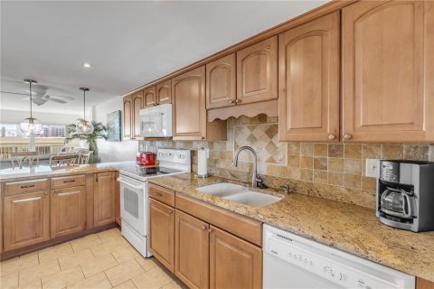 Condo in New Smyrna Beach, Florida, 2 bedrooms  № 1528521 - photo 12