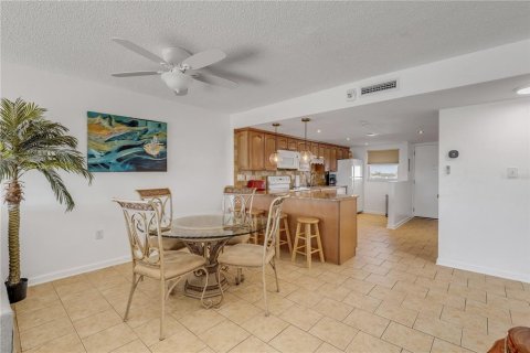 Condo in New Smyrna Beach, Florida, 2 bedrooms  № 1528521 - photo 9