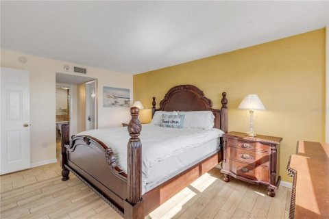 Condo in New Smyrna Beach, Florida, 2 bedrooms  № 1528521 - photo 18