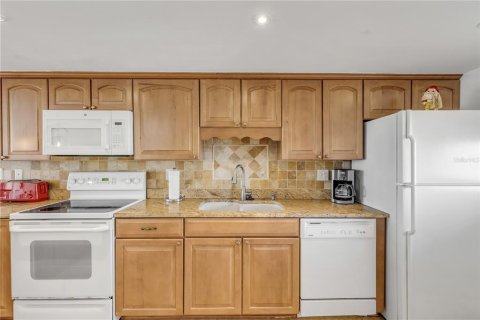 Condo in New Smyrna Beach, Florida, 2 bedrooms  № 1528521 - photo 14
