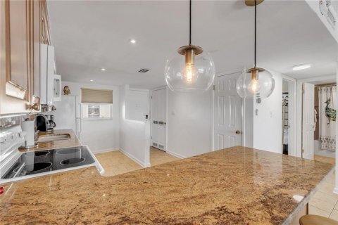 Condo in New Smyrna Beach, Florida, 2 bedrooms  № 1528521 - photo 16