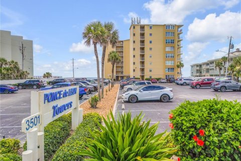 Condo in New Smyrna Beach, Florida, 2 bedrooms  № 1528521 - photo 1