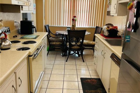 Condominio en venta en Pembroke Pines, Florida, 2 dormitorios, 104.05 m2 № 1953826 - foto 7