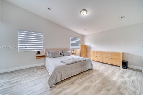 Casa en venta en Miami, Florida, 4 dormitorios, 268.02 m2 № 2175680 - foto 17