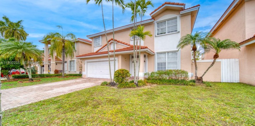 Casa en Miami, Florida 4 dormitorios, 268.02 m2 № 2175680