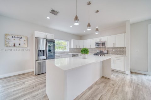 Casa en venta en Miami, Florida, 4 dormitorios, 268.02 m2 № 2175680 - foto 7