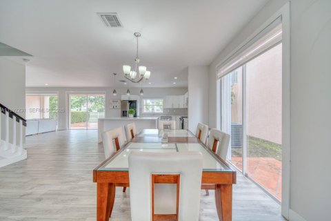 Casa en venta en Miami, Florida, 4 dormitorios, 268.02 m2 № 2175680 - foto 14