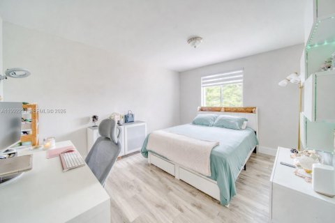 Casa en venta en Miami, Florida, 4 dormitorios, 268.02 m2 № 2175680 - foto 23