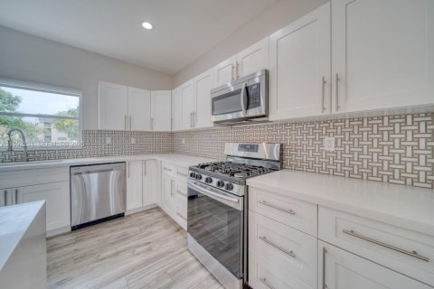 Casa en venta en Miami, Florida, 4 dormitorios, 268.02 m2 № 2175680 - foto 8