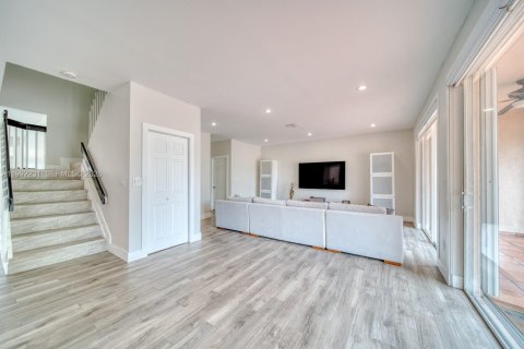 Casa en venta en Miami, Florida, 4 dormitorios, 268.02 m2 № 2175680 - foto 13