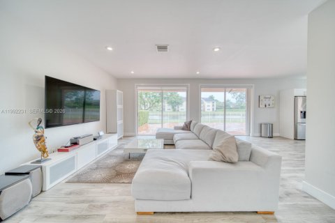 Casa en venta en Miami, Florida, 4 dormitorios, 268.02 m2 № 2175680 - foto 5