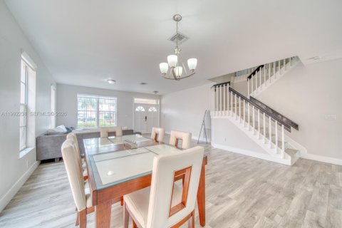 Casa en venta en Miami, Florida, 4 dormitorios, 268.02 m2 № 2175680 - foto 10