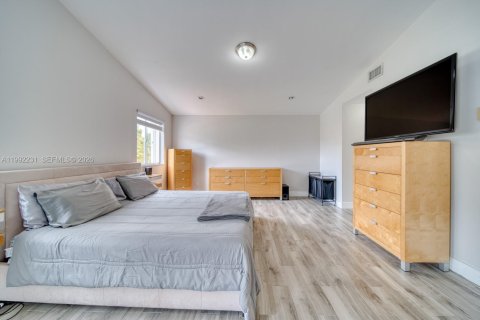 Casa en venta en Miami, Florida, 4 dormitorios, 268.02 m2 № 2175680 - foto 16