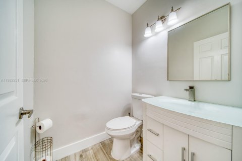 Casa en venta en Miami, Florida, 4 dormitorios, 268.02 m2 № 2175680 - foto 29