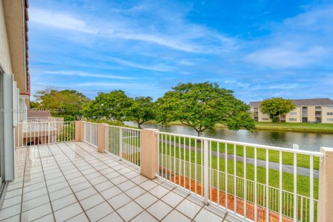 Casa en venta en Miami, Florida, 4 dormitorios, 268.02 m2 № 2175680 - foto 30